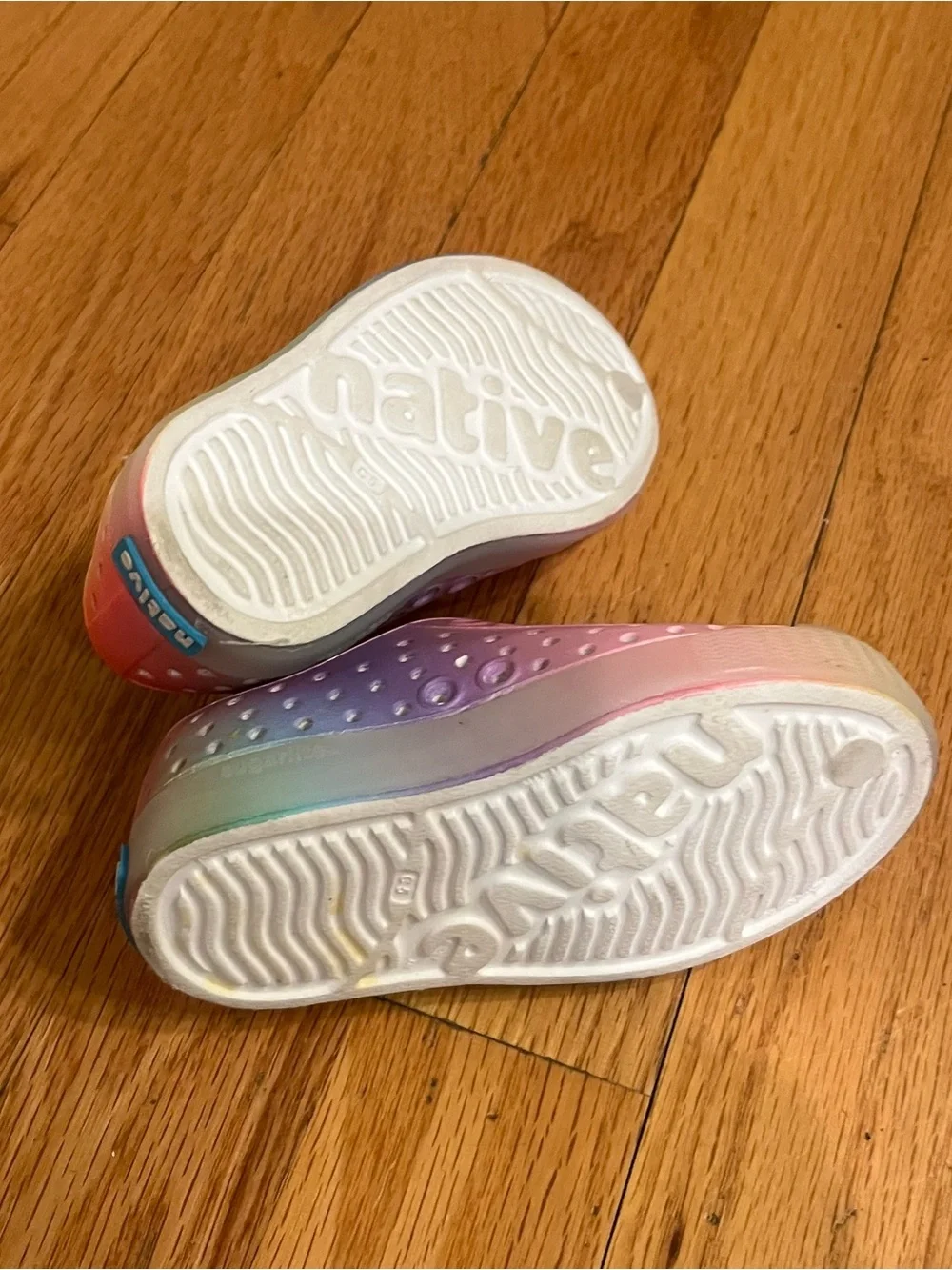 Native Kids Water Shoes Jefferson Slip-On in Rainbow Gradient